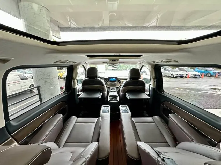 2022 Mercedes-Benz V Class 2.0T 211HP L4 9AT,autocango,china used car exporter,china ev exporter,chinese used car exporter,chinese used ev exporter