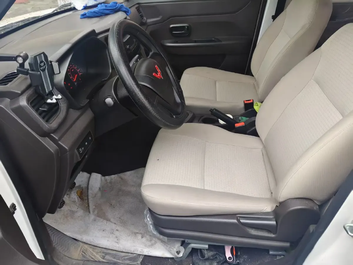 2019 WuLing RongGuang V 1.5L 99HP L4 6MT,autocango,china used car exporter,china ev exporter,chinese used car exporter,chinese used ev exporter