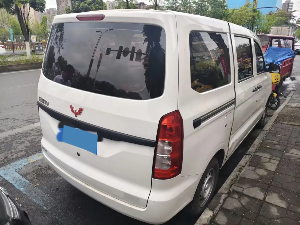 2019 WuLing RongGuang V 1.5L 99HP L4 6MT,autocango,china used car exporter,china ev exporter,chinese used car exporter,chinese used ev exporter