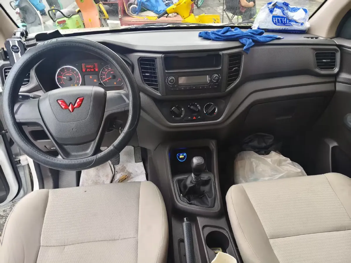 2019 WuLing RongGuang V 1.5L 99HP L4 6MT,autocango,china used car exporter,china ev exporter,chinese used car exporter,chinese used ev exporter
