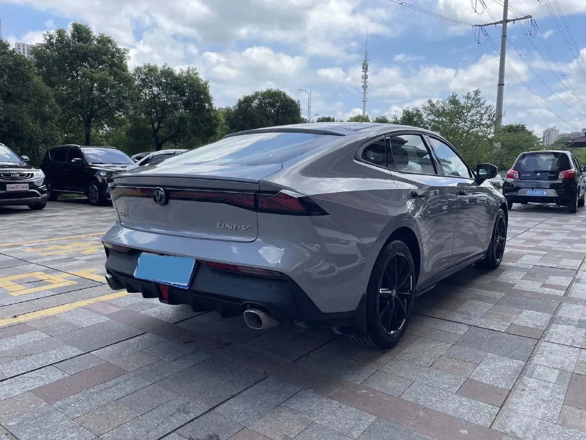 2022 ChangAn UNI-V 1.5T 188HP L4 7DCT,autocango,china used car exporter,china ev exporter,chinese used car exporter,chinese used ev exporter
