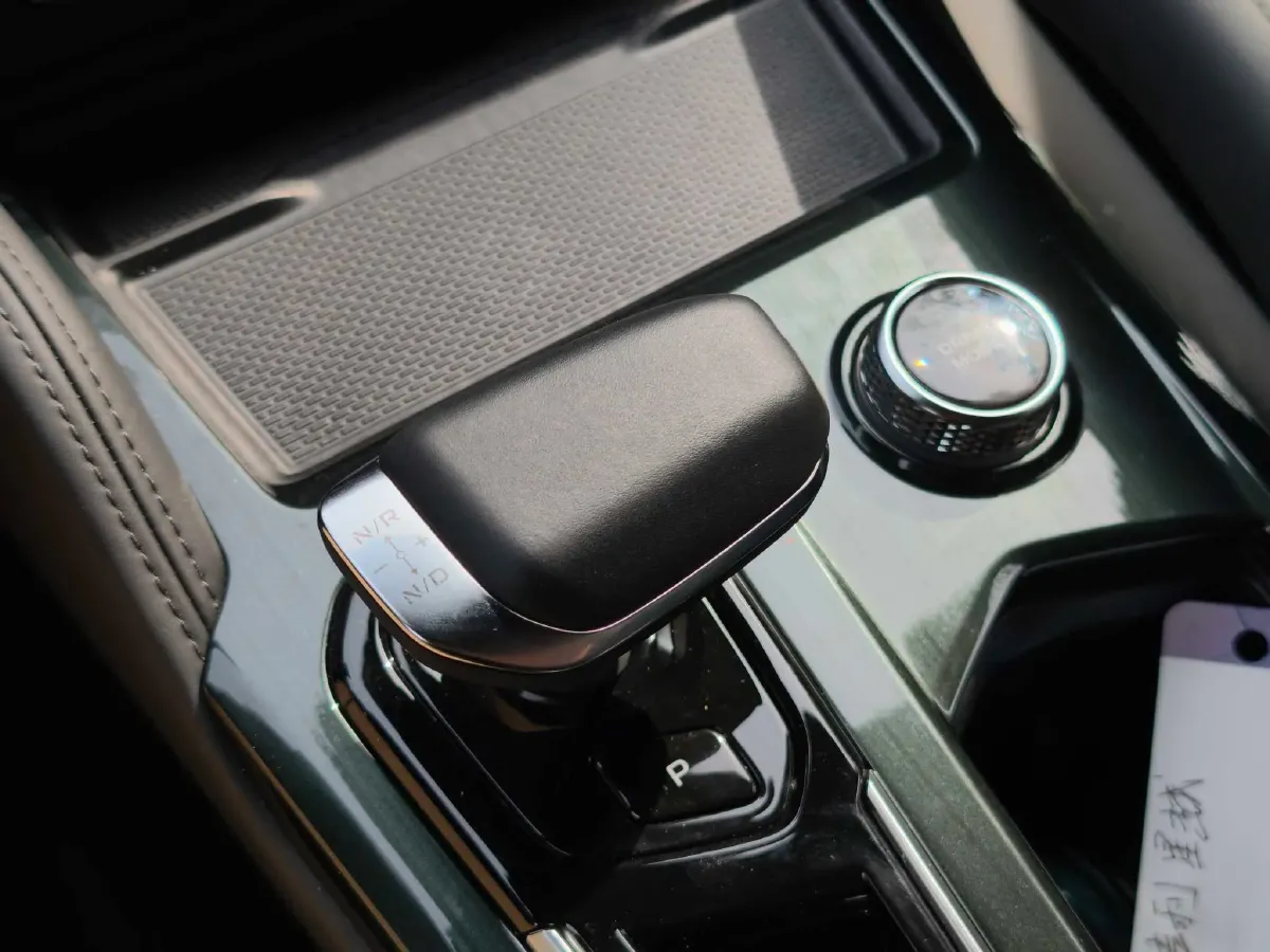 2021 Geely Monjaro 2.0T 218HP L4 7DCT,autocango,china used car exporter,china ev exporter,chinese used car exporter,chinese used ev exporter