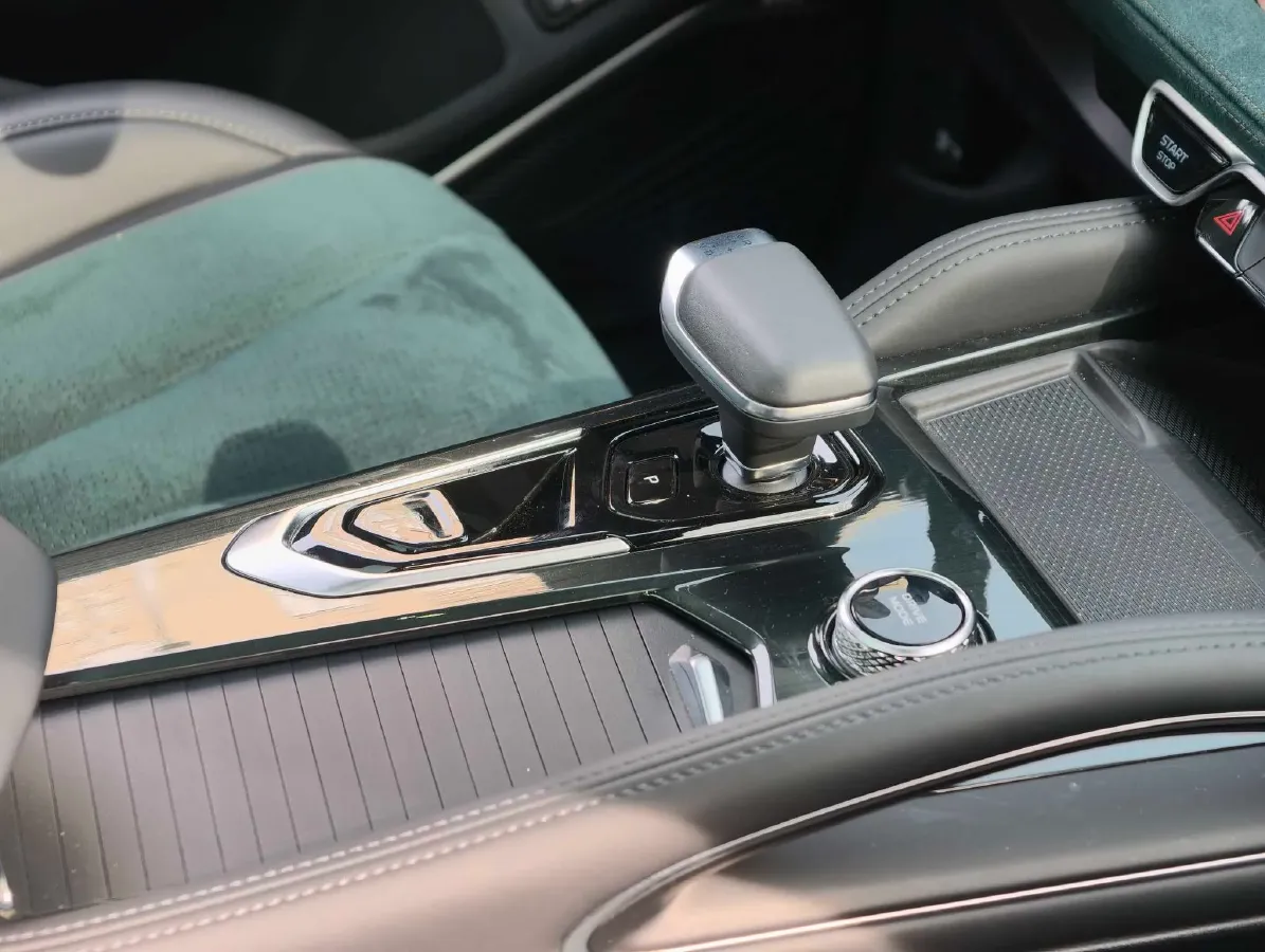 2021 Geely Monjaro 2.0T 218HP L4 7DCT,autocango,china used car exporter,china ev exporter,chinese used car exporter,chinese used ev exporter