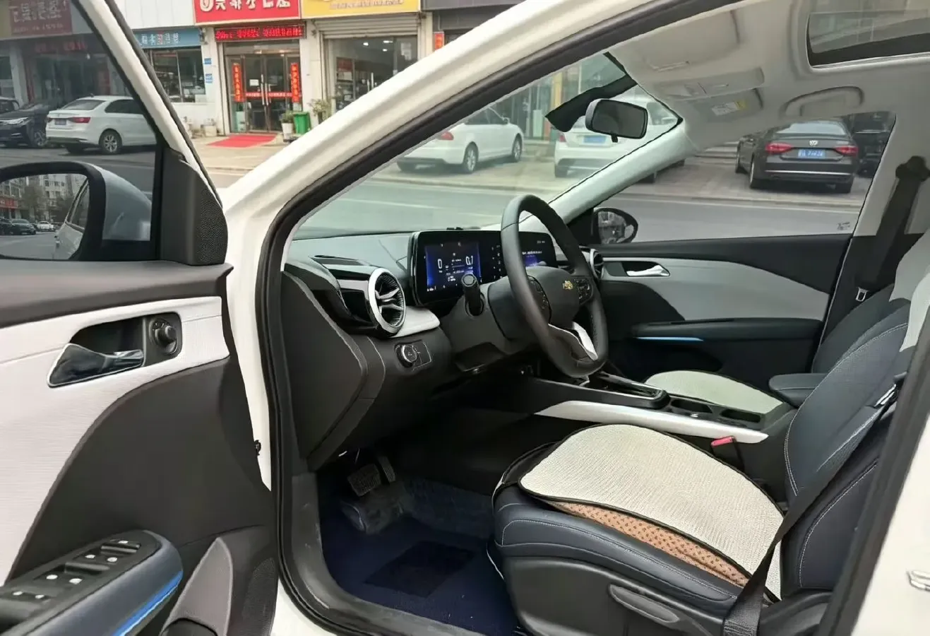 2024 Chevrolet Monza 1.5L 113HP L4 6DCT,autocango,china used car exporter,china ev exporter,chinese used car exporter,chinese used ev exporter