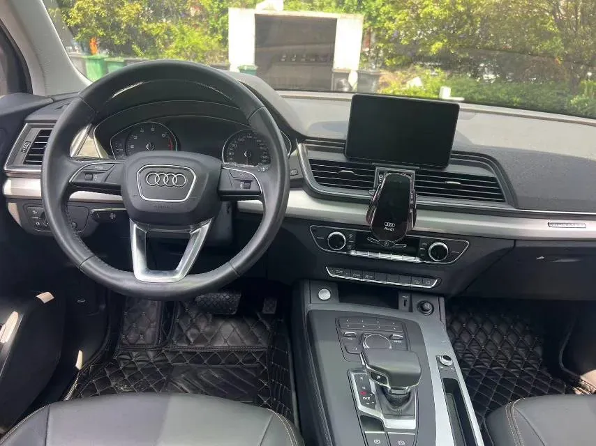 2020 Audi Q5L 2.0T 190HP L4 7DCT,autocango,china used car exporter,china ev exporter,chinese used car exporter,chinese used ev exporter