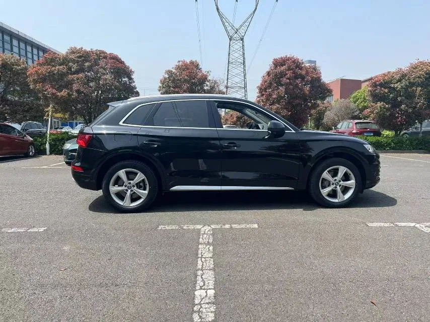 2020 Audi Q5L 2.0T 190HP L4 7DCT,autocango,china used car exporter,china ev exporter,chinese used car exporter,chinese used ev exporter