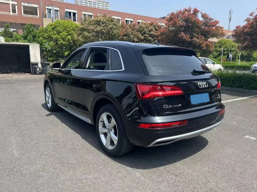 2020 Audi Q5L 2.0T 190HP L4 7DCT,autocango,china used car exporter,china ev exporter,chinese used car exporter,chinese used ev exporter