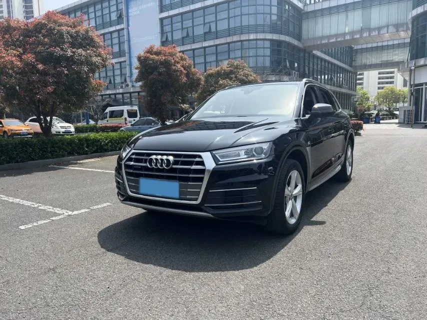 2020 Audi Q5L 2.0T 190HP L4 7DCT,autocango,china used car exporter,china ev exporter,chinese used car exporter,chinese used ev exporter