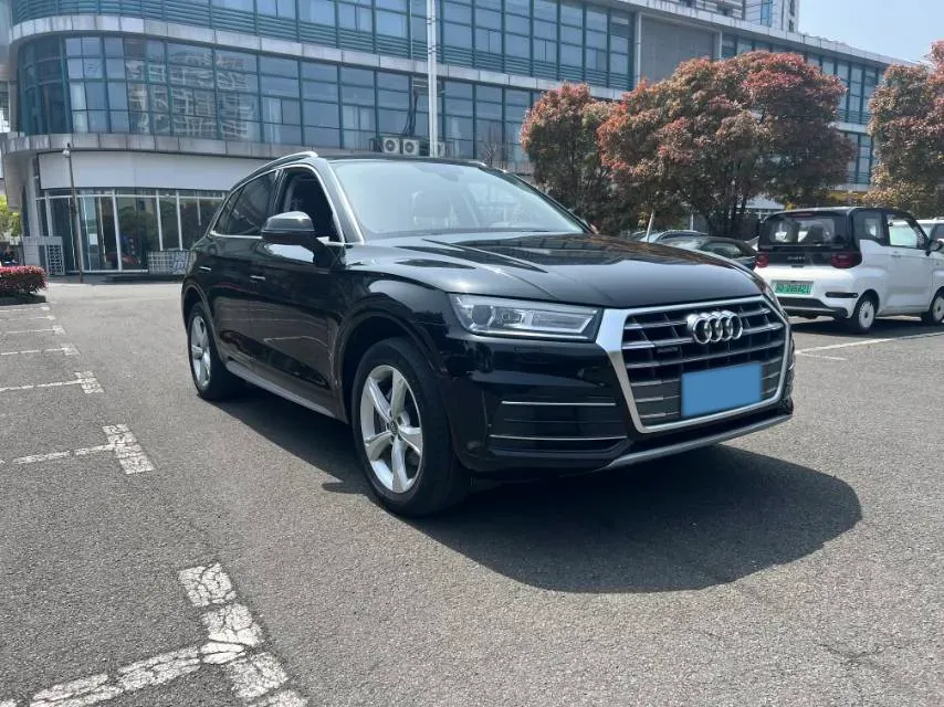 2020 Audi Q5L 2.0T 190HP L4 7DCT,autocango,china used car exporter,china ev exporter,chinese used car exporter,chinese used ev exporter