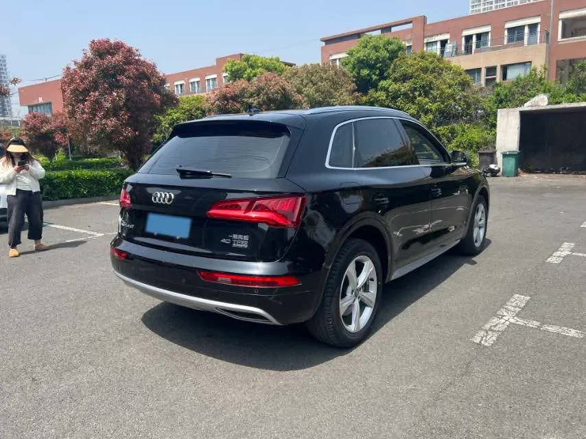 2020 Audi Q5L 2.0T 190HP L4 7DCT,autocango,china used car exporter,china ev exporter,chinese used car exporter,chinese used ev exporter