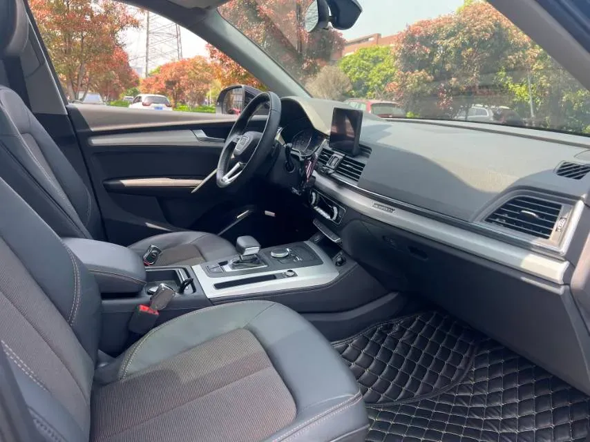2020 Audi Q5L 2.0T 190HP L4 7DCT,autocango,china used car exporter,china ev exporter,chinese used car exporter,chinese used ev exporter