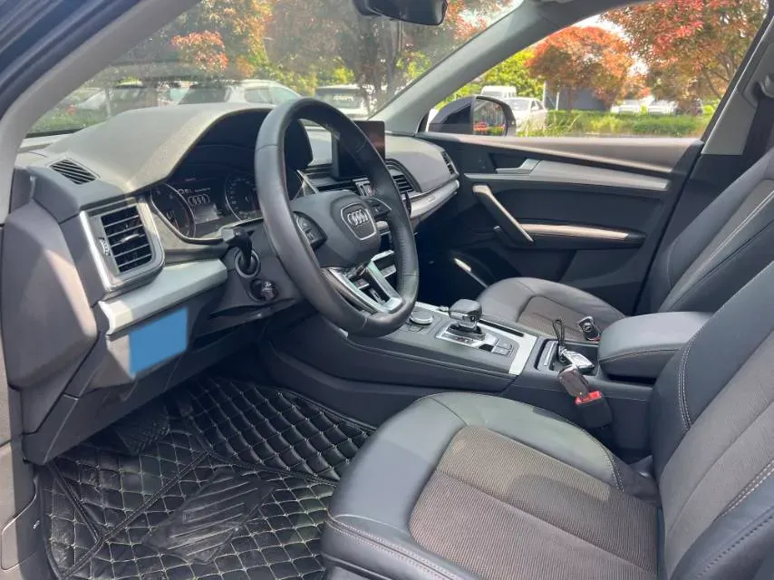 2020 Audi Q5L 2.0T 190HP L4 7DCT,autocango,china used car exporter,china ev exporter,chinese used car exporter,chinese used ev exporter