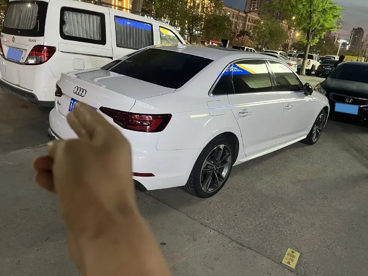 2019 Audi A4L 2.0T 190HP L4 7DCT,autocango,china used car exporter,china ev exporter,chinese used car exporter,chinese used ev exporter
