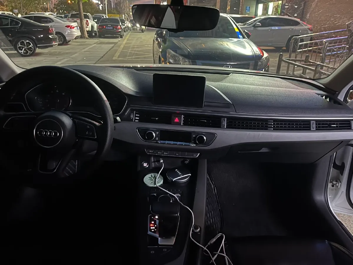 2019 Audi A4L 2.0T 190HP L4 7DCT,autocango,china used car exporter,china ev exporter,chinese used car exporter,chinese used ev exporter