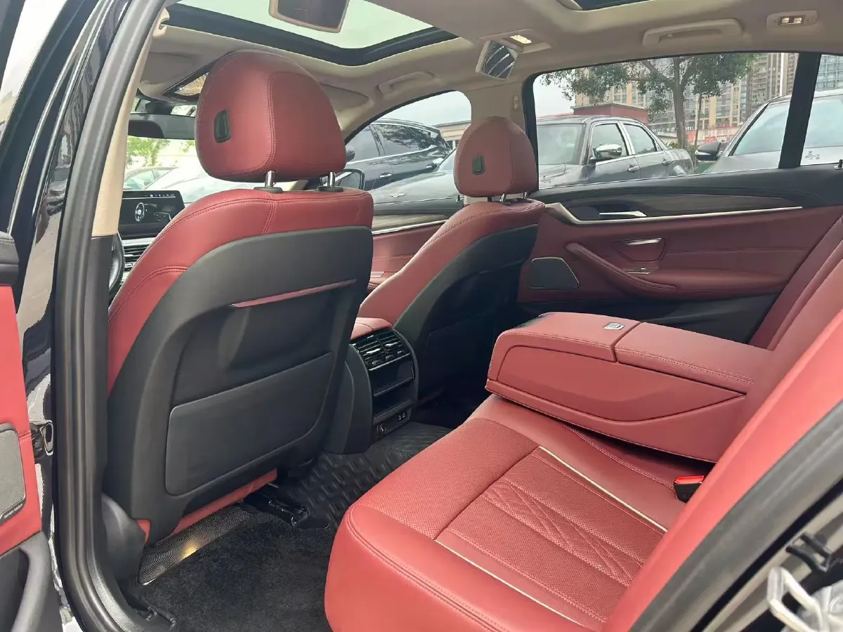 2022 BMW 5 Series 2.0T 252HP L4 8AT,autocango,china used car exporter,china ev exporter,chinese used car exporter,chinese used ev exporter