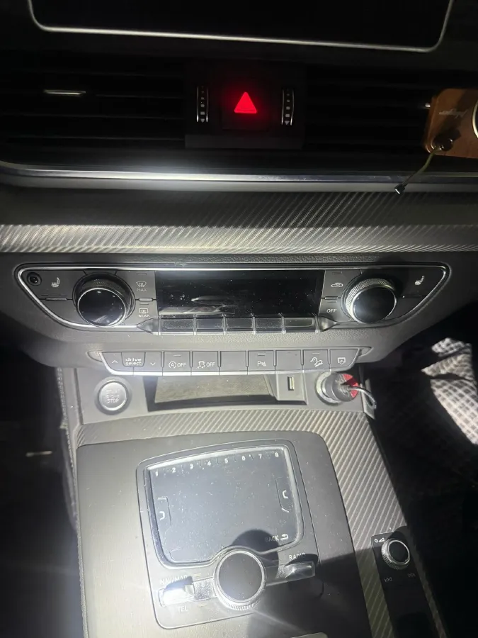 2020 Audi Q5L 2.0T 190HP L4 7DCT,autocango,china used car exporter,china ev exporter,chinese used car exporter,chinese used ev exporter