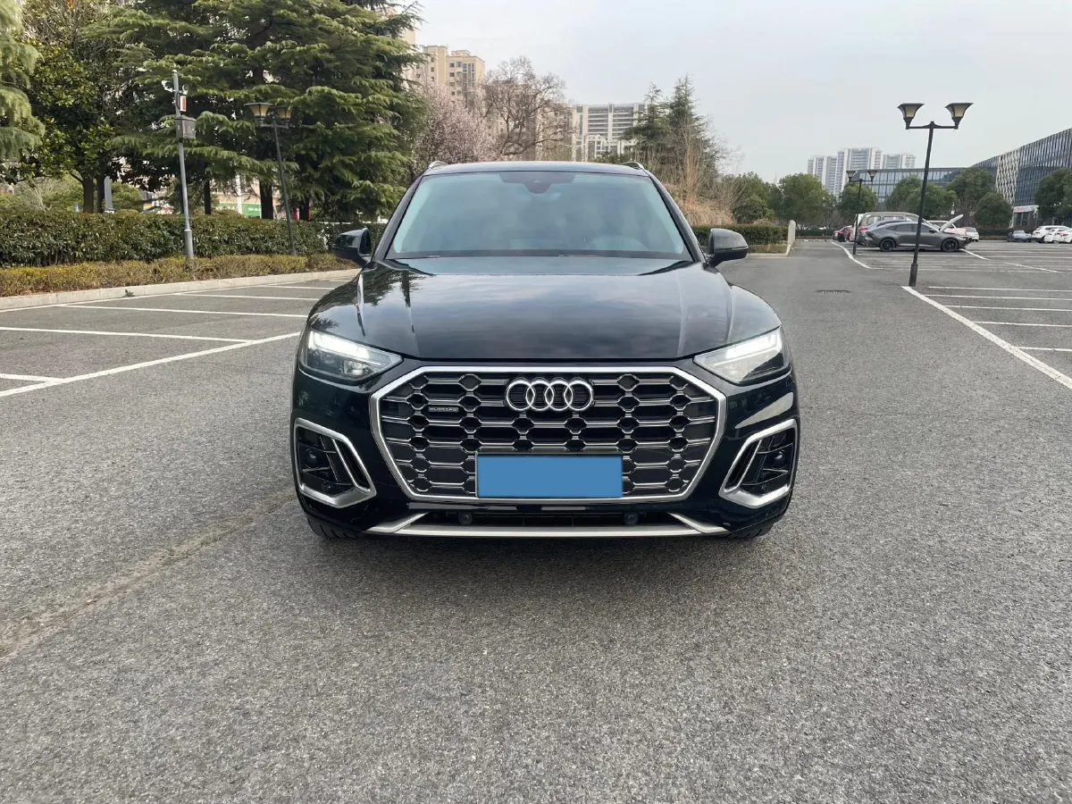 2023 Audi Q5L 2.0T 190HP L4 7DCT,autocango,china used car exporter,china ev exporter,chinese used car exporter,chinese used ev exporter
