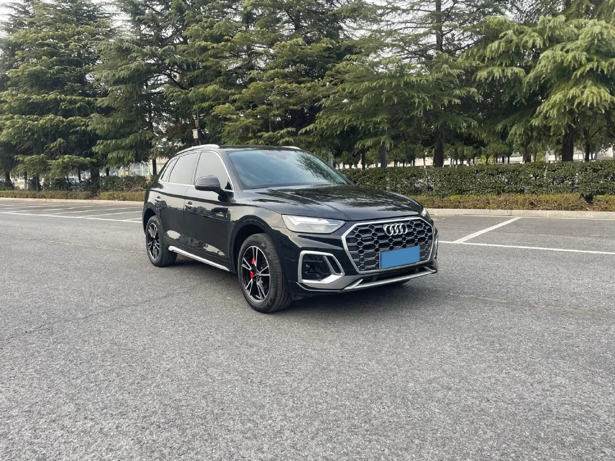 2023 Audi Q5L 2.0T 190HP L4 7DCT,autocango,china used car exporter,china ev exporter,chinese used car exporter,chinese used ev exporter