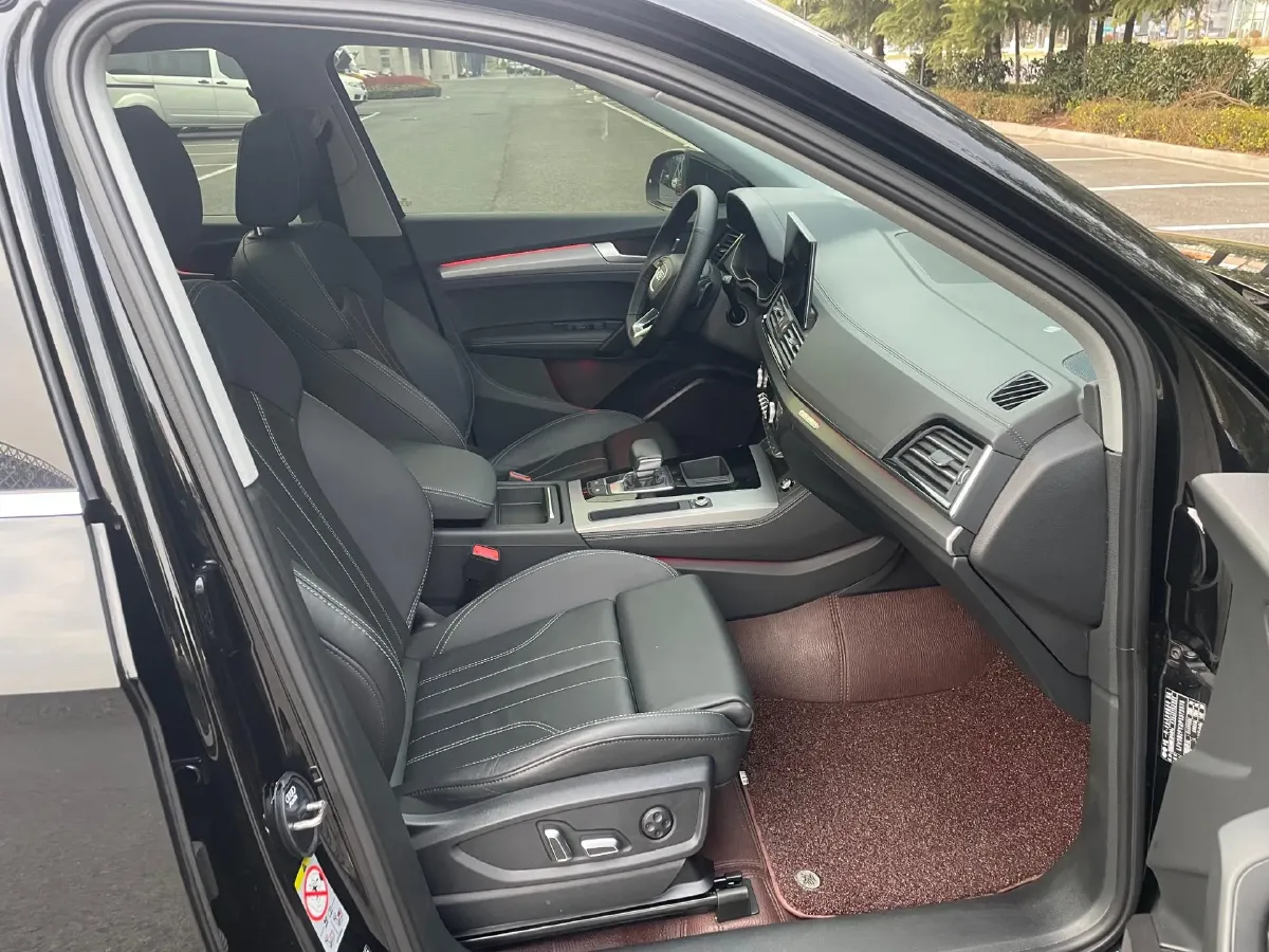 2023 Audi Q5L 2.0T 190HP L4 7DCT,autocango,china used car exporter,china ev exporter,chinese used car exporter,chinese used ev exporter