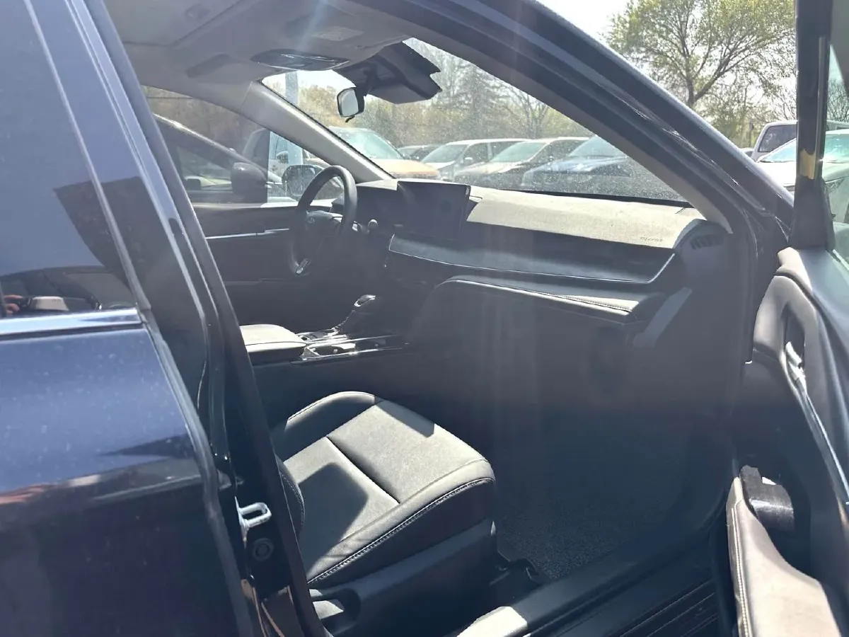 2024 Toyota Camry 2.0L 152HP L4 E-CVT Hybrid,autocango,china used car exporter,china ev exporter,chinese used car exporter,chinese used ev exporter