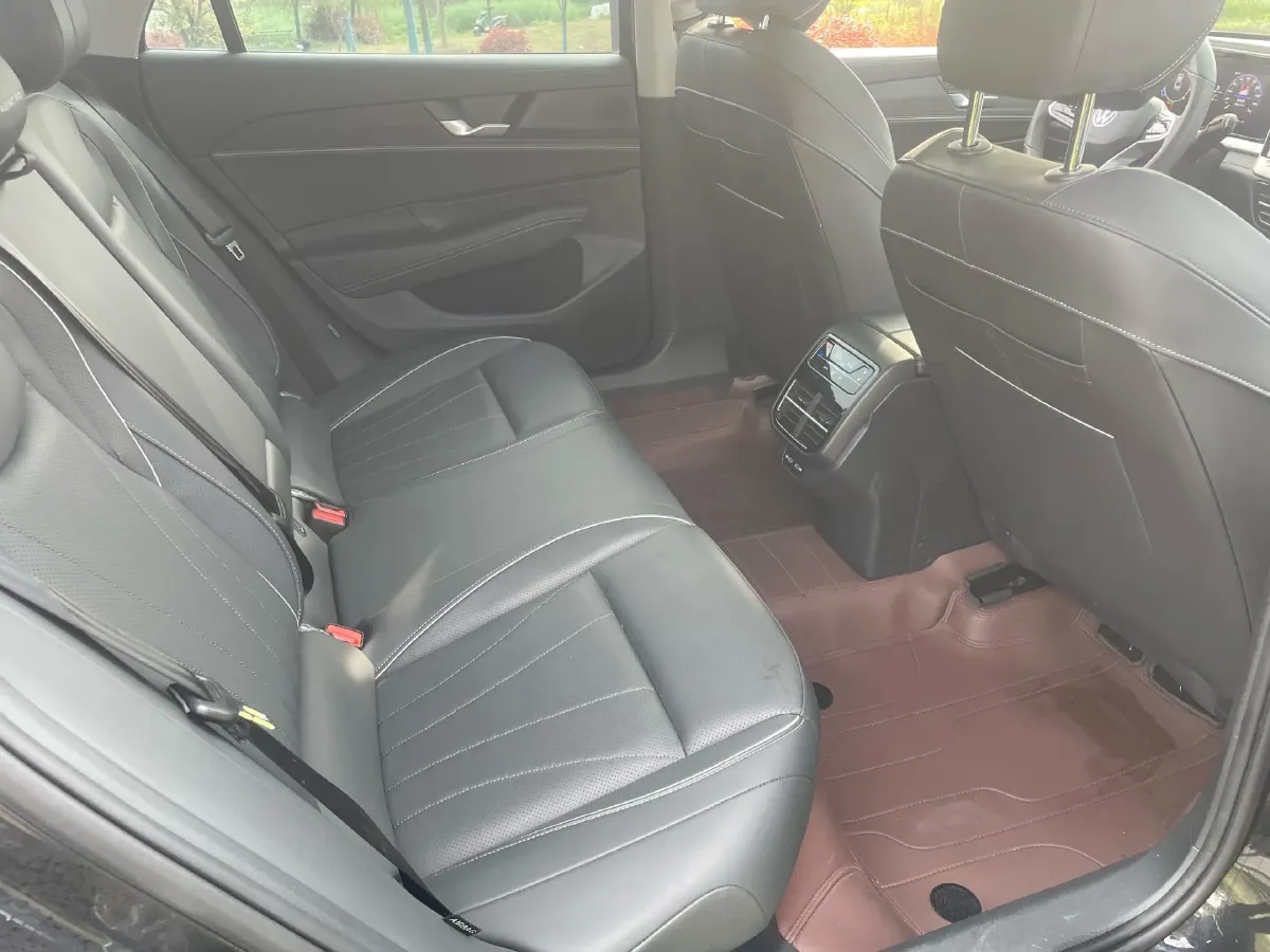 2025 Volkswagen Passat 2.0T 220HP L4 7DCT,autocango,china used car exporter,china ev exporter,chinese used car exporter,chinese used ev exporter