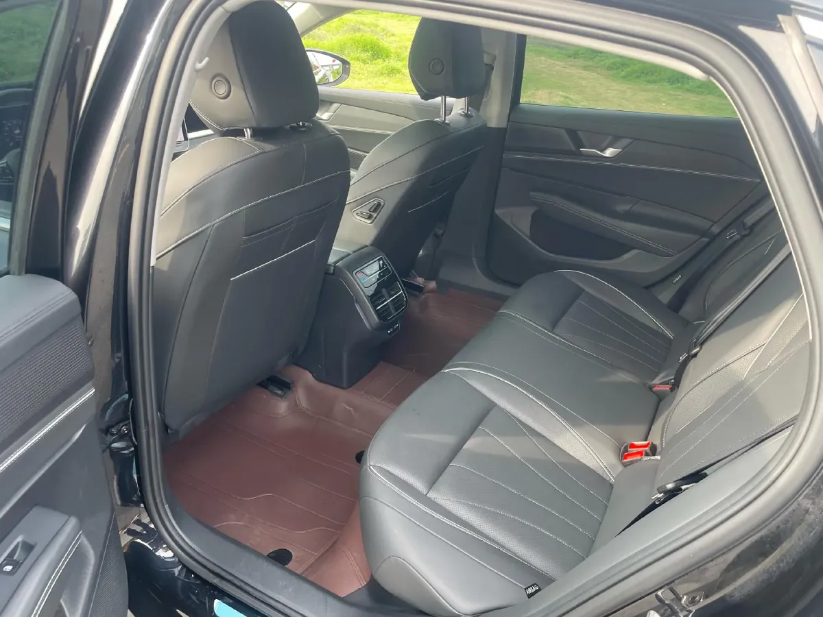 2025 Volkswagen Passat 2.0T 220HP L4 7DCT,autocango,china used car exporter,china ev exporter,chinese used car exporter,chinese used ev exporter