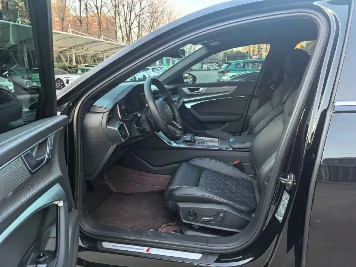 2023 Audi A6L 2.0T 245HP L4 7DCT,autocango,china used car exporter,china ev exporter,chinese used car exporter,chinese used ev exporter