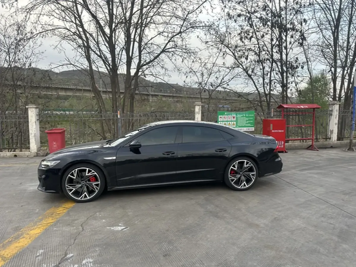 2023 Audi A7L 2.0T 245HP L4 7DCT,autocango,china used car exporter,china ev exporter,chinese used car exporter,chinese used ev exporter
