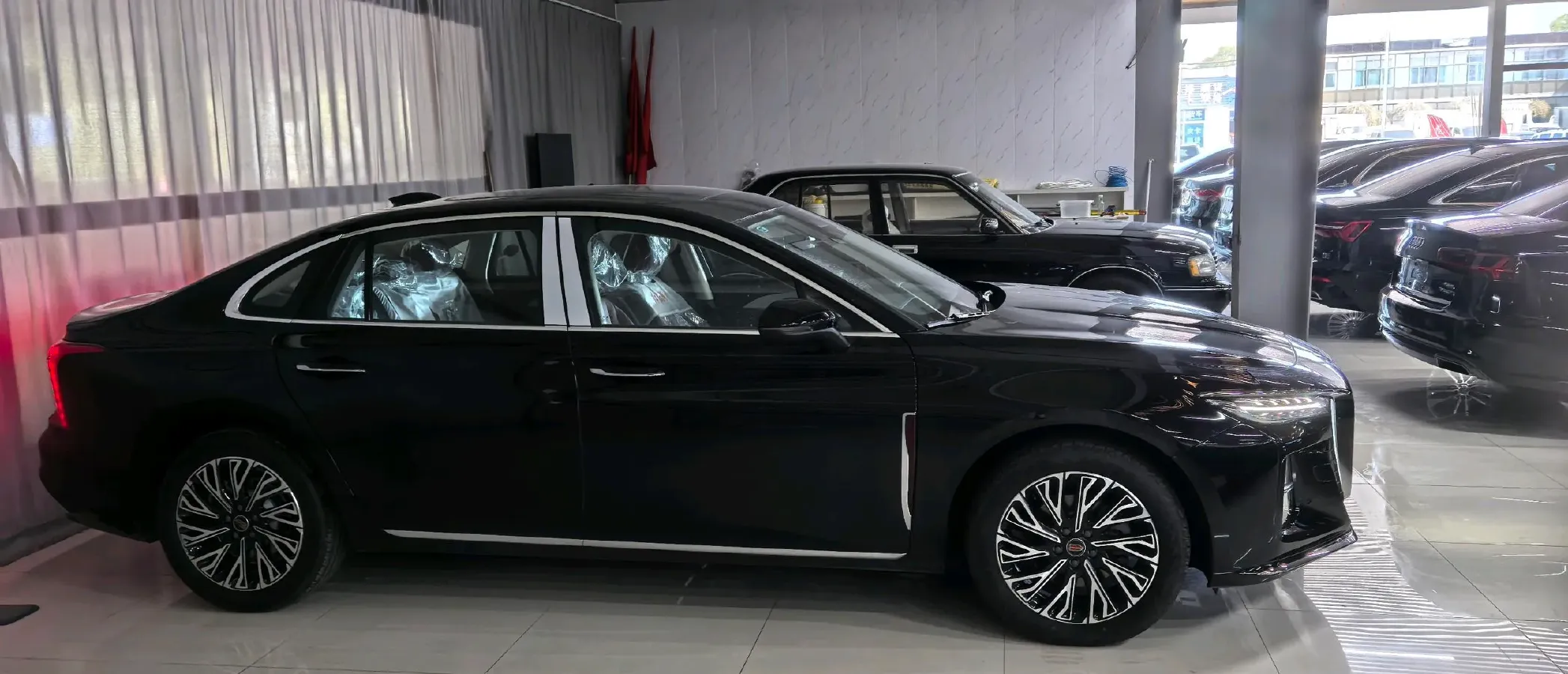 2025 HongQi H5 1.5T 169HP L4 1DHT Hybrid,autocango,china used car exporter,china ev exporter,chinese used car exporter,chinese used ev exporter