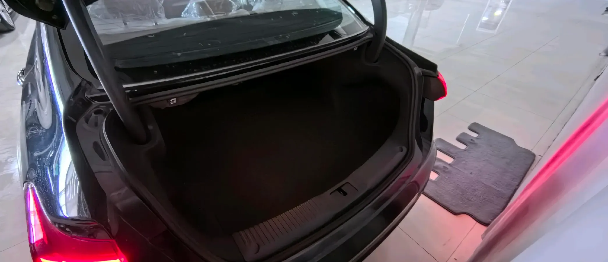 2025 HongQi H5 1.5T 169HP L4 1DHT Hybrid,autocango,china used car exporter,china ev exporter,chinese used car exporter,chinese used ev exporter