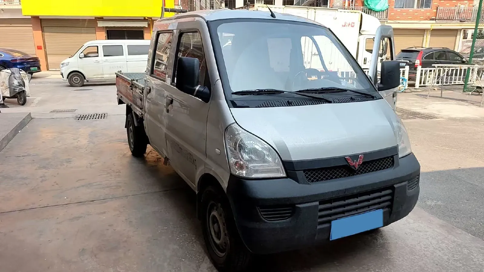 2022 WuLing RongGuang Mini Truck 1.5L 99HP L4 5MT,autocango,china used car exporter,china ev exporter,chinese used car exporter,chinese used ev exporter