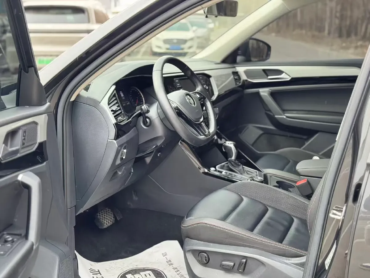 2019 MINI CLUBMAN 1.5T 102HP L3 6AT,autocango,china used car exporter,china ev exporter,chinese used car exporter,chinese used ev exporter