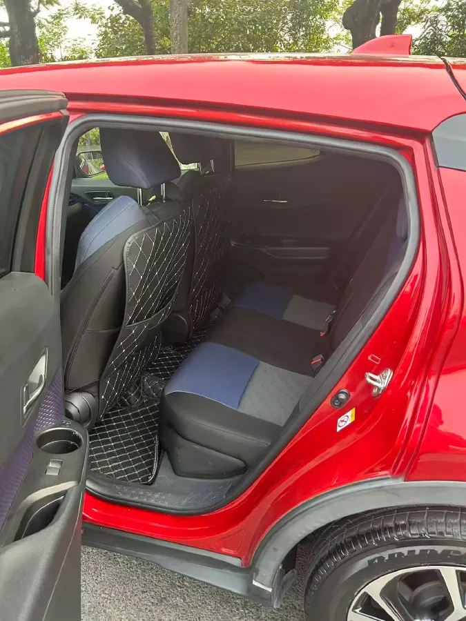 2018 Toyota C-HR 2.0L 171HP L4 CVT,autocango,china used car exporter,china ev exporter,chinese used car exporter,chinese used ev exporter