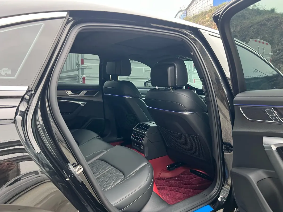 2025 Audi A6L 2.0T 245HP L4 7DCT,autocango,china used car exporter,china ev exporter,chinese used car exporter,chinese used ev exporter