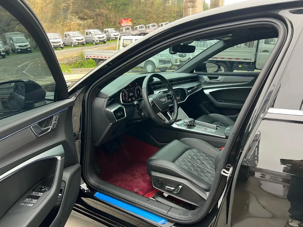 2025 Audi A6L 2.0T 245HP L4 7DCT,autocango,china used car exporter,china ev exporter,chinese used car exporter,chinese used ev exporter