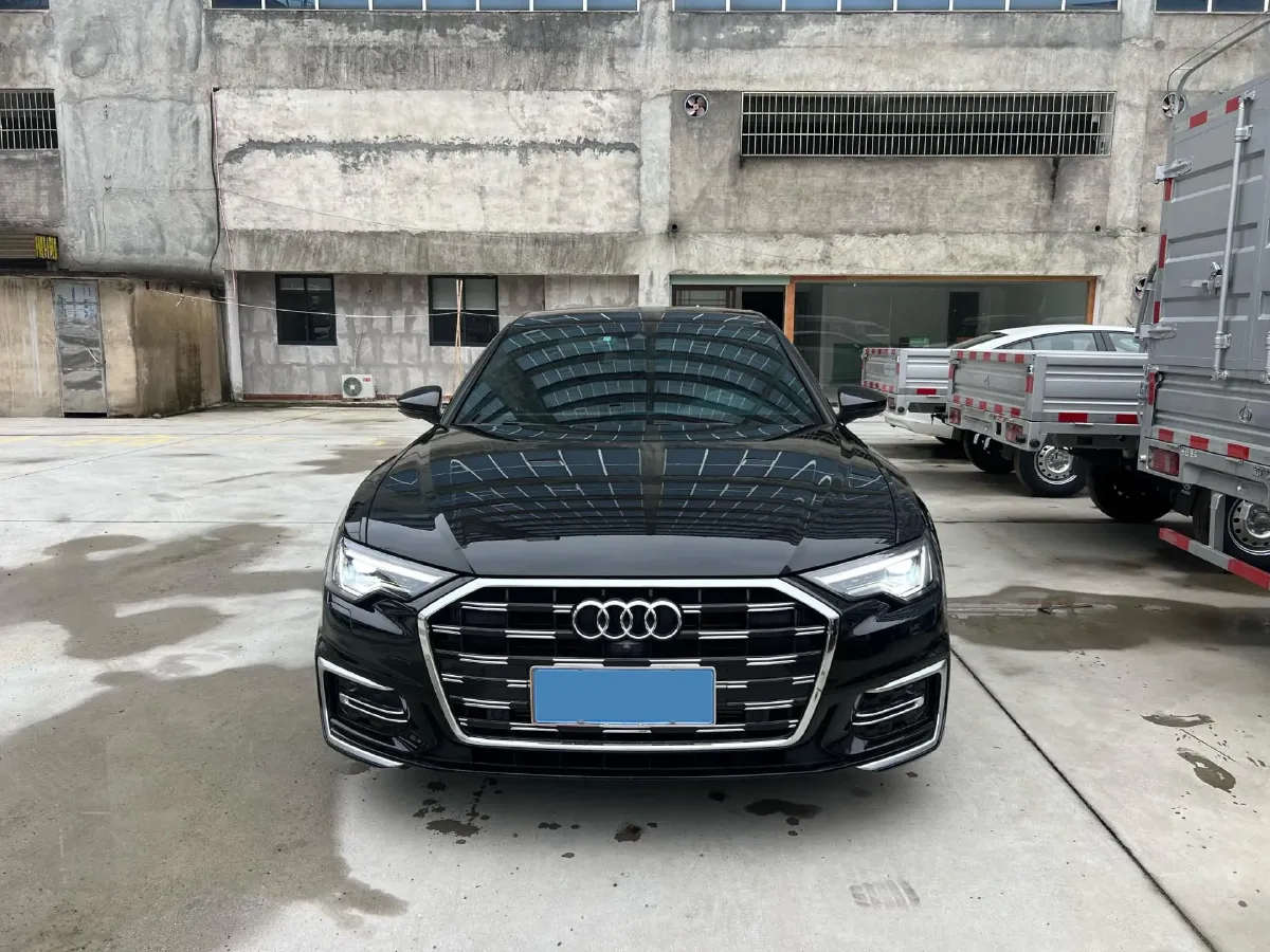 2025 Audi A6L 2.0T 245HP L4 7DCT,autocango,china used car exporter,china ev exporter,chinese used car exporter,chinese used ev exporter