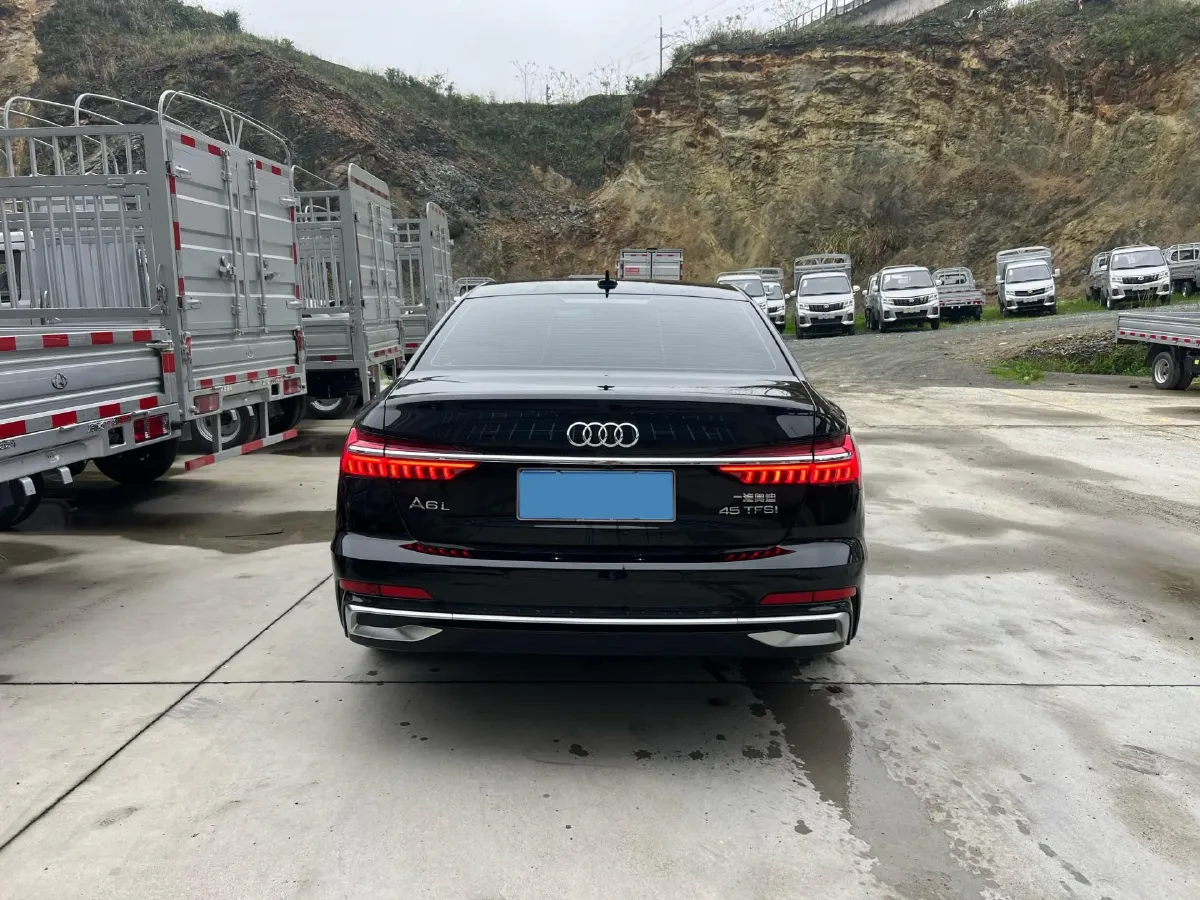 2025 Audi A6L 2.0T 245HP L4 7DCT,autocango,china used car exporter,china ev exporter,chinese used car exporter,chinese used ev exporter