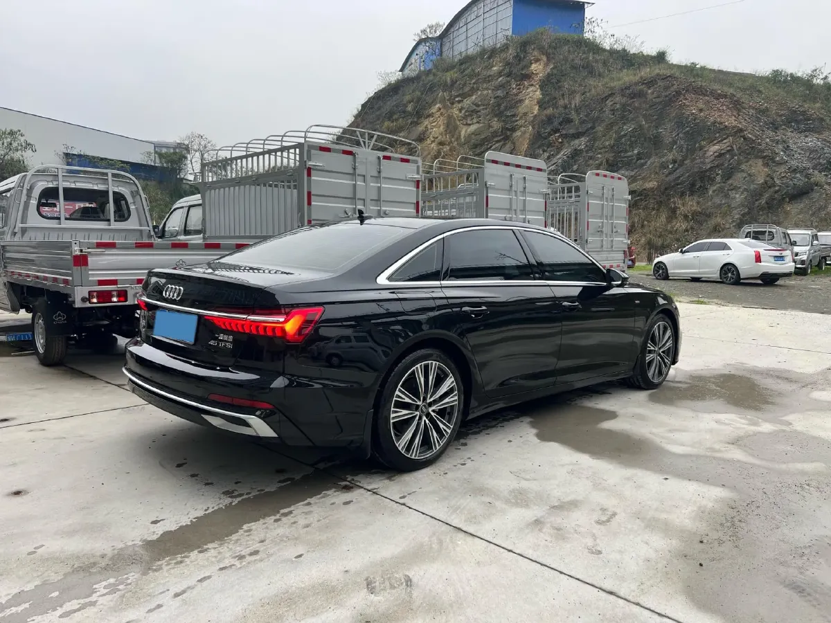 2025 Audi A6L 2.0T 245HP L4 7DCT,autocango,china used car exporter,china ev exporter,chinese used car exporter,chinese used ev exporter