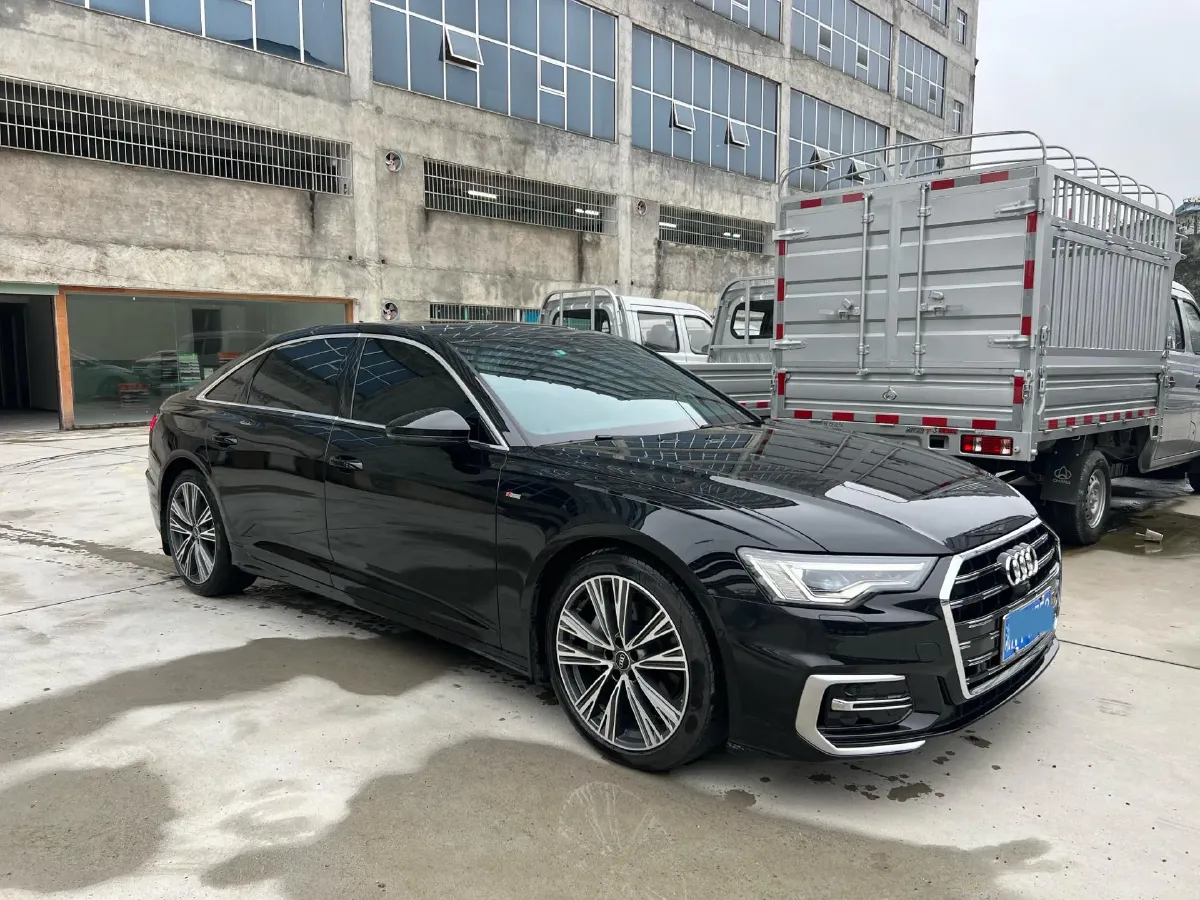 2025 Audi A6L 2.0T 245HP L4 7DCT,autocango,china used car exporter,china ev exporter,chinese used car exporter,chinese used ev exporter