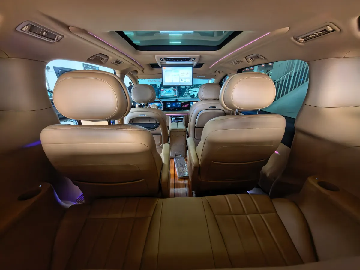 2024 Voyah Dream 1.5T 150HP L4 PHEV 43KWH,autocango,china used car exporter,china ev exporter,chinese used car exporter,chinese used ev exporter