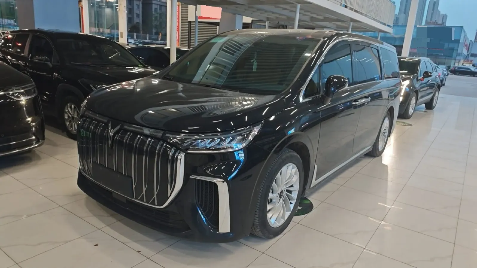 2024 Voyah Dream 1.5T 150HP L4 PHEV 43KWH,autocango,china used car exporter,china ev exporter,chinese used car exporter,chinese used ev exporter