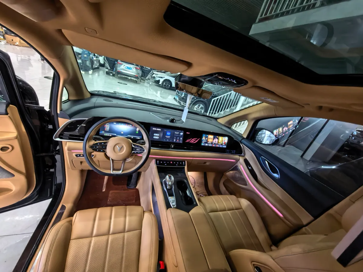 2024 Voyah Dream 1.5T 150HP L4 PHEV 43KWH,autocango,china used car exporter,china ev exporter,chinese used car exporter,chinese used ev exporter