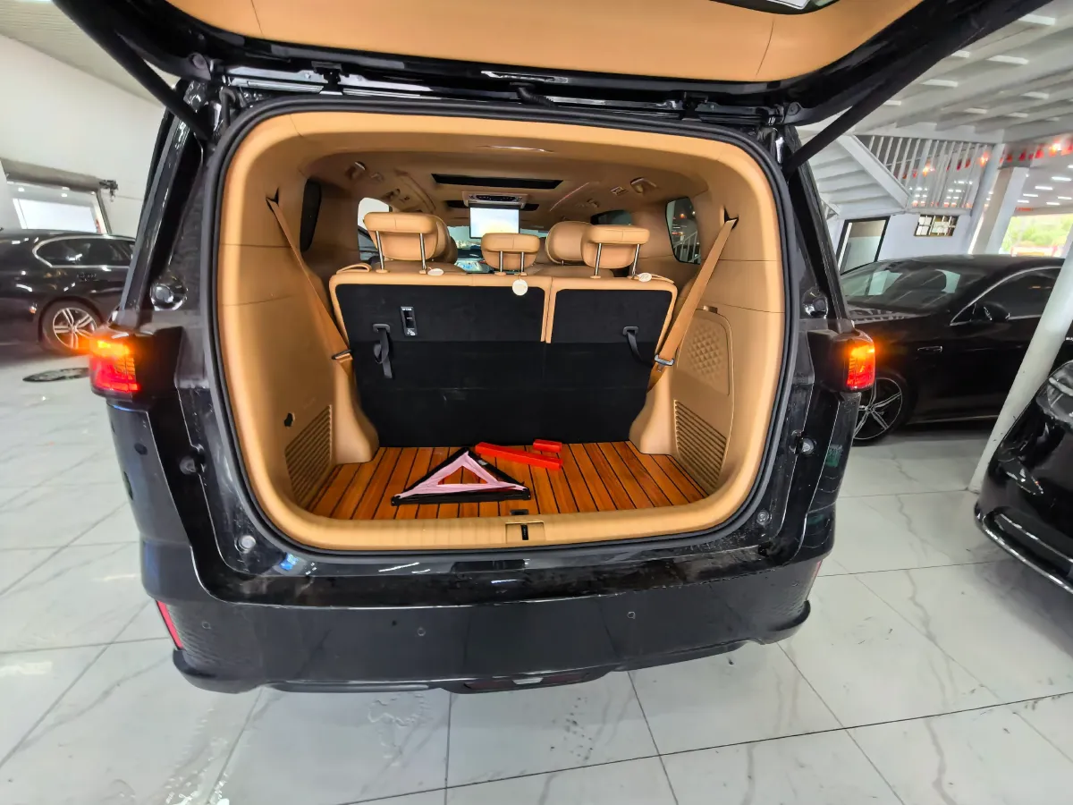 2024 Voyah Dream 1.5T 150HP L4 PHEV 43KWH,autocango,china used car exporter,china ev exporter,chinese used car exporter,chinese used ev exporter