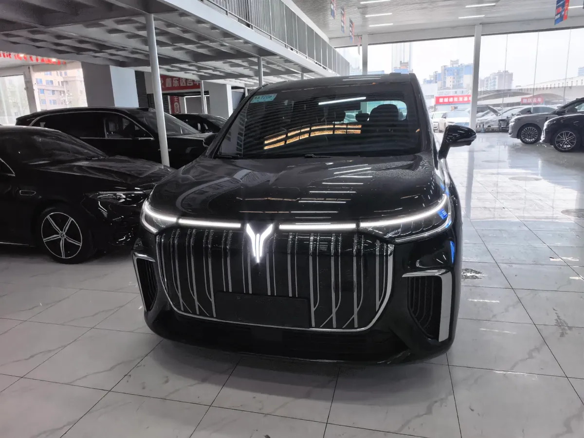 2024 Voyah Dream 1.5T 150HP L4 PHEV 43KWH,autocango,china used car exporter,china ev exporter,chinese used car exporter,chinese used ev exporter