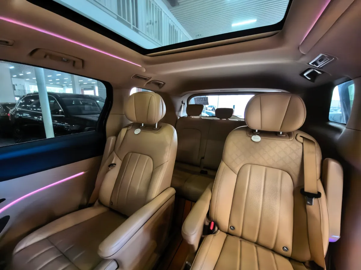 2024 Voyah Dream 1.5T 150HP L4 PHEV 43KWH,autocango,china used car exporter,china ev exporter,chinese used car exporter,chinese used ev exporter