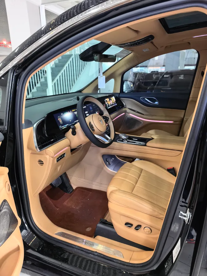 2024 Voyah Dream 1.5T 150HP L4 PHEV 43KWH,autocango,china used car exporter,china ev exporter,chinese used car exporter,chinese used ev exporter