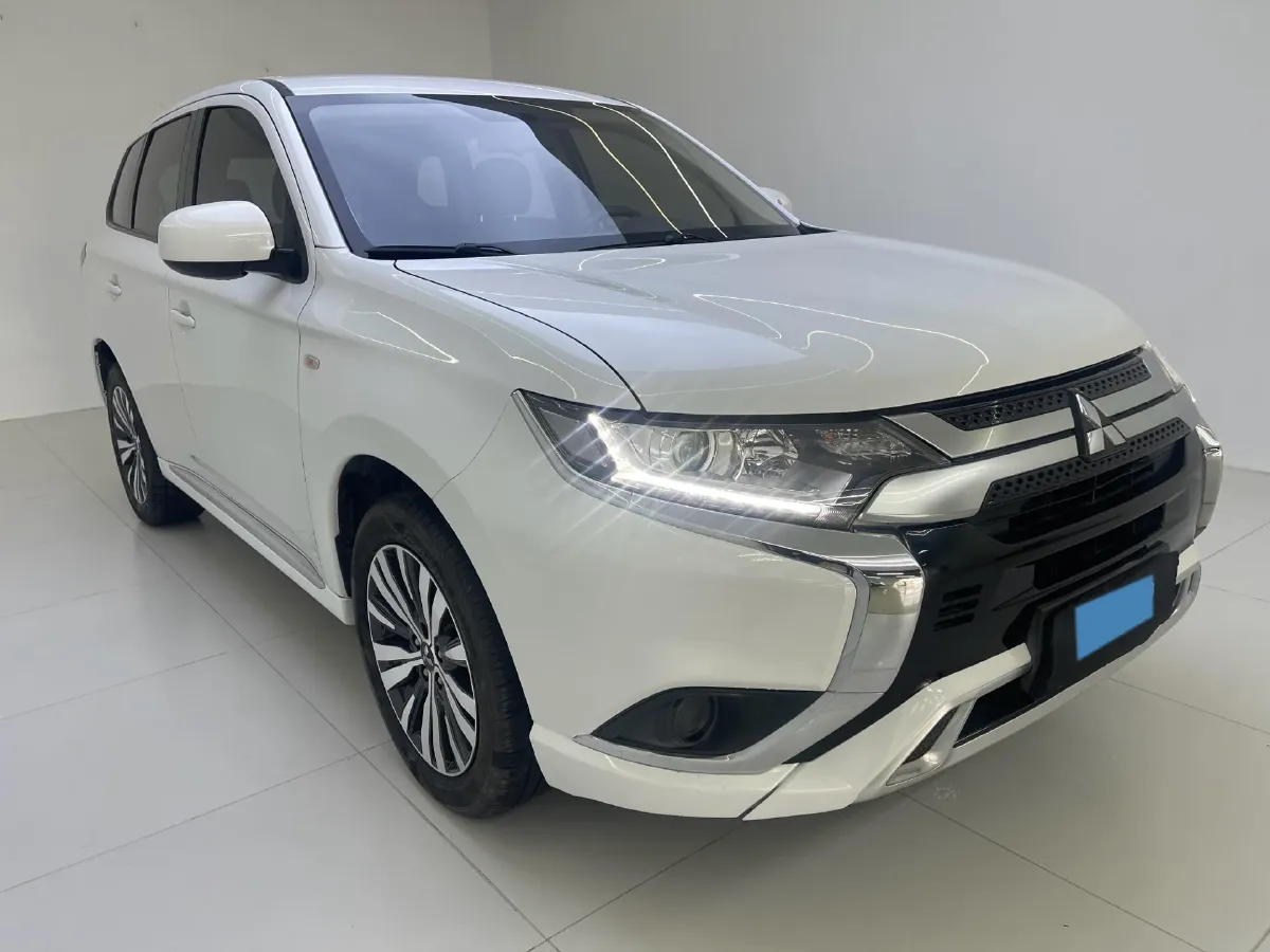 2021 Mitsubishi Outlander 2.0L 166HP L4 CVT,autocango,china used car exporter,china ev exporter,chinese used car exporter,chinese used ev exporter