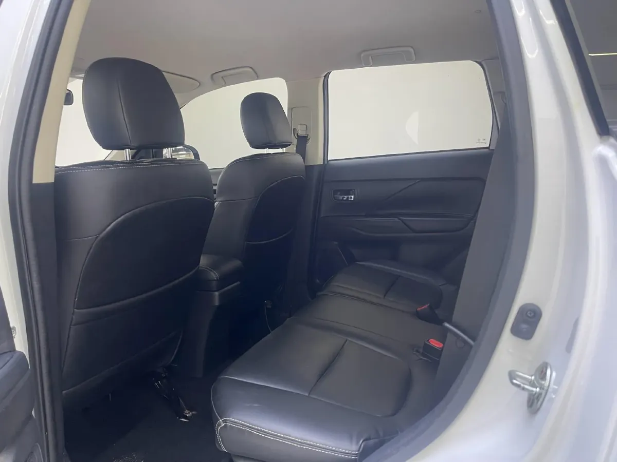 2021 Mitsubishi Outlander 2.0L 166HP L4 CVT,autocango,china used car exporter,china ev exporter,chinese used car exporter,chinese used ev exporter