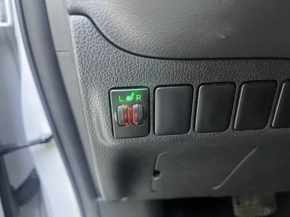 2021 Mitsubishi Outlander 2.0L 166HP L4 CVT,autocango,china used car exporter,china ev exporter,chinese used car exporter,chinese used ev exporter