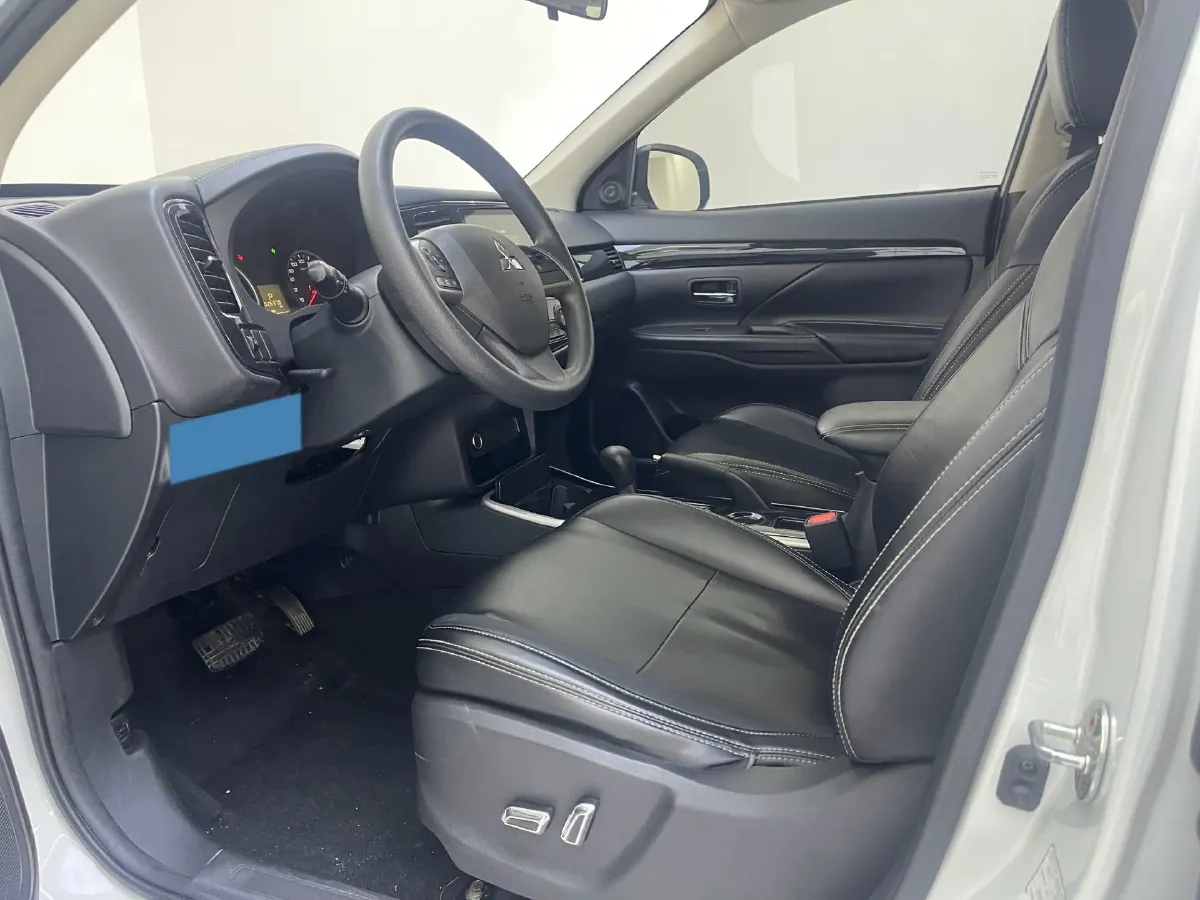 2021 Mitsubishi Outlander 2.0L 166HP L4 CVT,autocango,china used car exporter,china ev exporter,chinese used car exporter,chinese used ev exporter